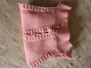 Top corto rosa con cordones