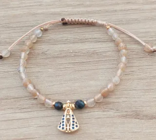 Pulsera con dije de Virgen y cuentas citrino