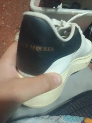 Botines negros y blancos