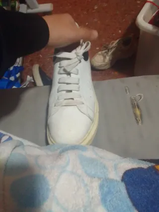 Botines negros y blancos