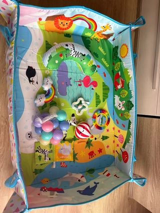 Manta de juego para bebé con gimnasio