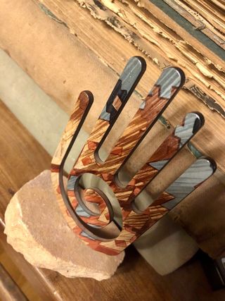 Mano di Hamsa in metallo