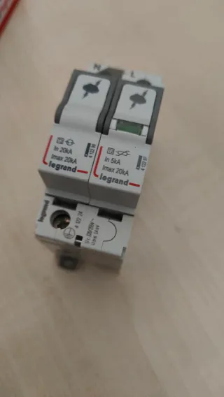 Legrand 4 122 24 Limitador Sobretensiones, nuevo!!