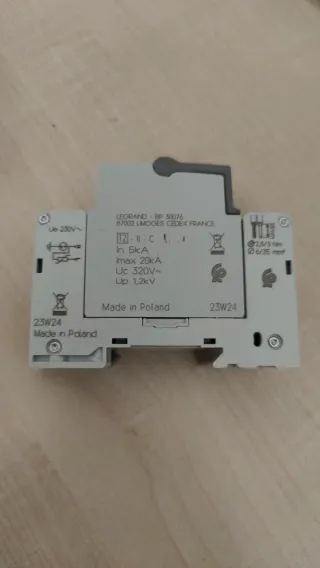 Legrand 4 122 24 Limitador Sobretensiones, nuevo!!