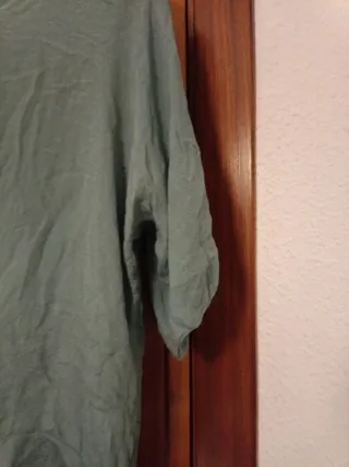 Camiseta verde anudada