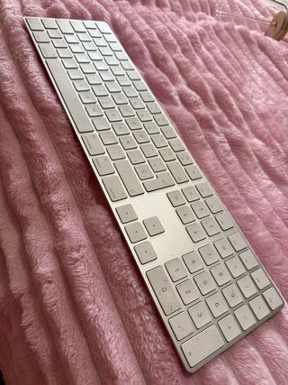 iMac 21.5” 2017 + teclado + ratón – listo para usa