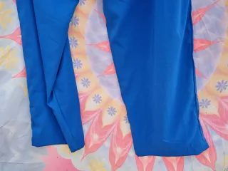 PANTALONES 4XL:ESTAMPADO AZUL Y MALVA/AZUL:1X1,5€