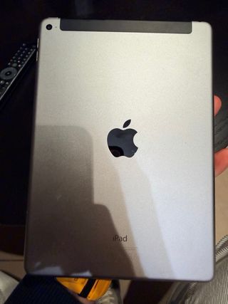 iPad Air 2 (A1567) 9.7” Plata + Cable