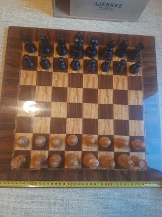 Tablero y piezas de ajedrez Staunton 5