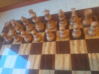 Tablero y piezas de ajedrez Staunton 5