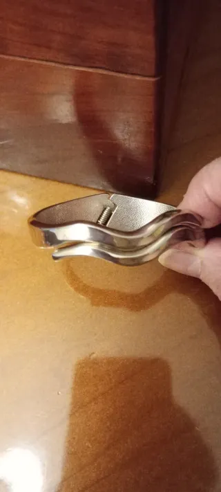 Brazalete ondulado dorado y plateado