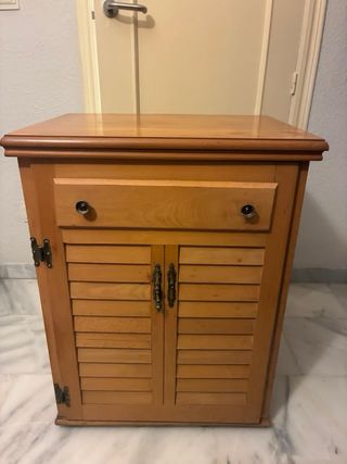 Máquina de coser Singer con mueble construido
