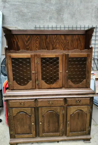 Credenza rustica in legno con ante in vetro
