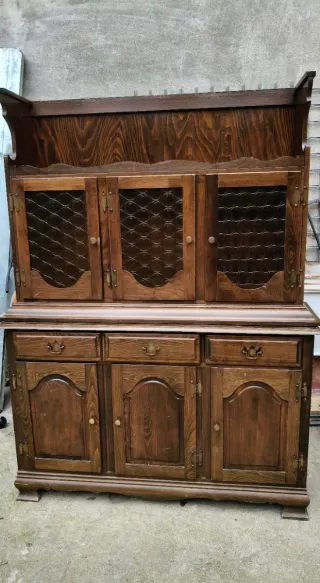 Credenza rustica in legno con ante in vetro