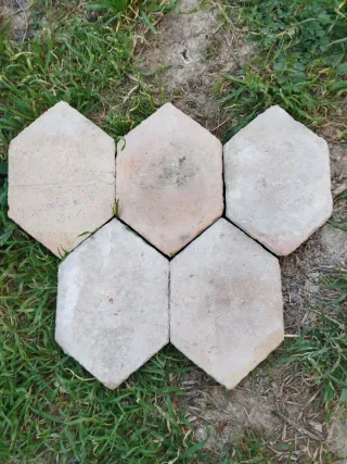 Baldosas de barro hexagonales