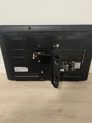 Televisores LG Blanco (39”) y Negro (26”)