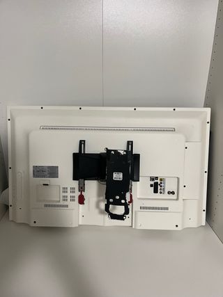 Televisores LG Blanco (39”) y Negro (26”)