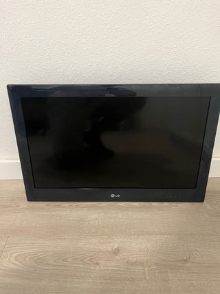 Televisores LG Blanco (39”) y Negro (26”)
