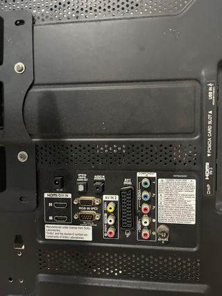 Televisores LG Blanco (39”) y Negro (26”)