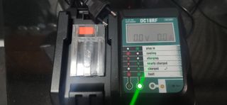 Cargador Makita 18v USB y LCD