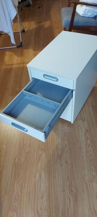 Archivador bajo con ruedas