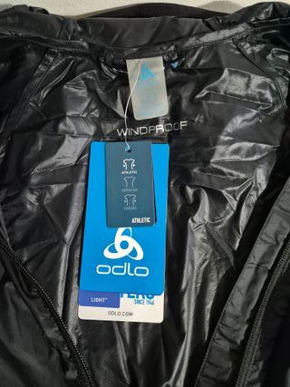 Chaqueta cortavientos ODLO Wisp negra S nueva