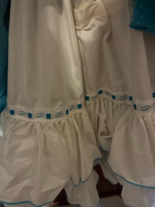 Traje de flamenca Lina turquesa con lunares blanco