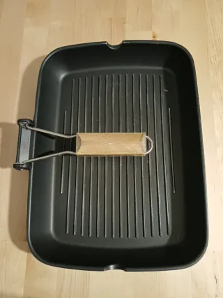 Sartén grill negra con mango madera