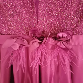 Vestido de fiesta morado con pedrería