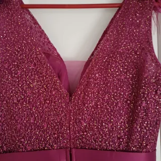 Vestido de fiesta morado con pedrería