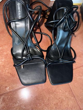 Sandali Quantico neri con lacci