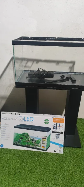 Acuario 60L con mueble negro