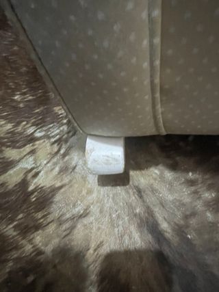 Sillón de lactancia beige con lunares