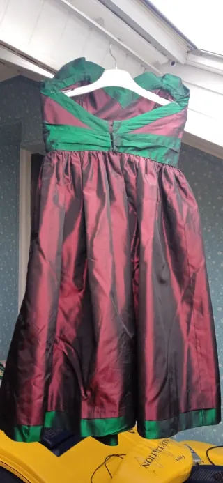 Vestido de fiesta rojo y verde