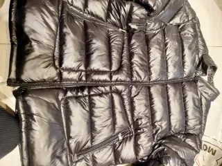 Cazadora Moncler Negra Talla XL