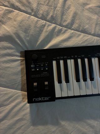 Teclado MIDI Nektar Impact GX61