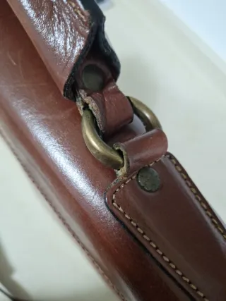 Maletín ejecutivo piel marrón 40 ancho x 30 alto.