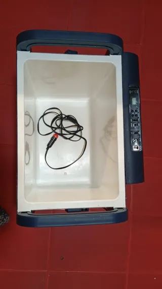 Nevera portátil eléctrica con radio