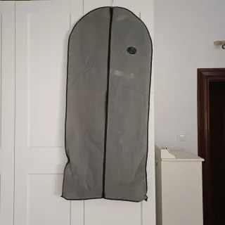 Vestido fiesta azul con estrellas doradas.