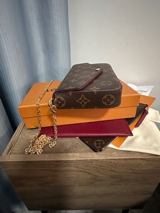 Louis Vuitton Monogram con Cartera Roja