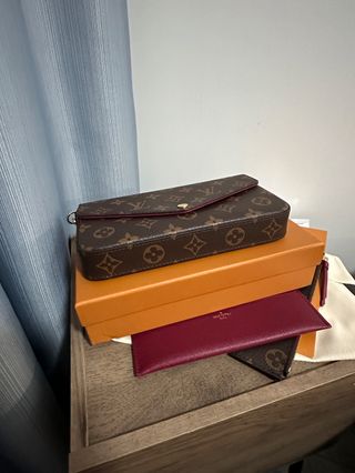 Louis Vuitton Monogram con Cartera Roja