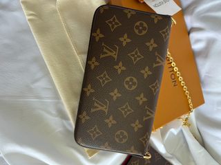 Louis Vuitton Monogram con Cartera Roja