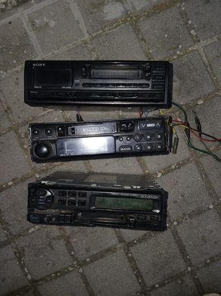 Radiocasetes Kenwood y Sony Negros