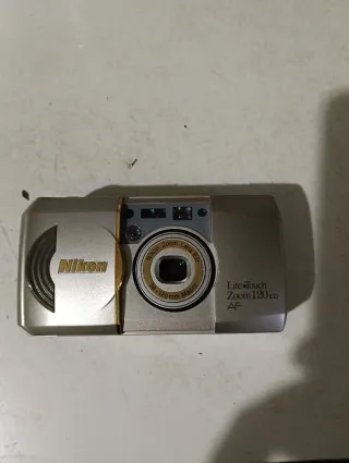 Cámara Nikon Lite-Touch Zoom 120 ED AF vintage
