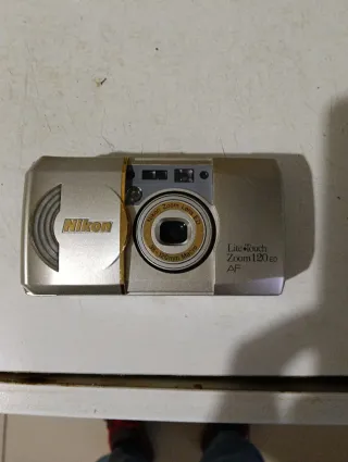 Cámara Nikon Lite-Touch Zoom 120 ED AF vintage