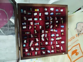 Vitrina expositora de dedales