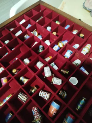 Vitrina expositora de dedales