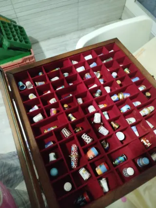 Vitrina expositora de dedales