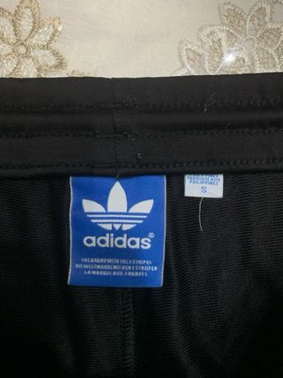 Tuta Adidas nera e oro