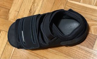 Zapato postquirúrgico tacón invertido.